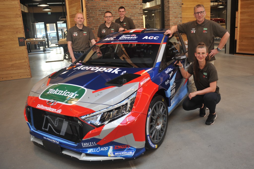 Hele teamet var samlet omkring den nye Hyundai i20n